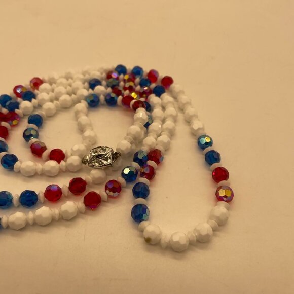 $$ SOLD $$ EUC Vintage White Red and Blue Crystal/Glass Bead Necklace - Picture 5 of 7